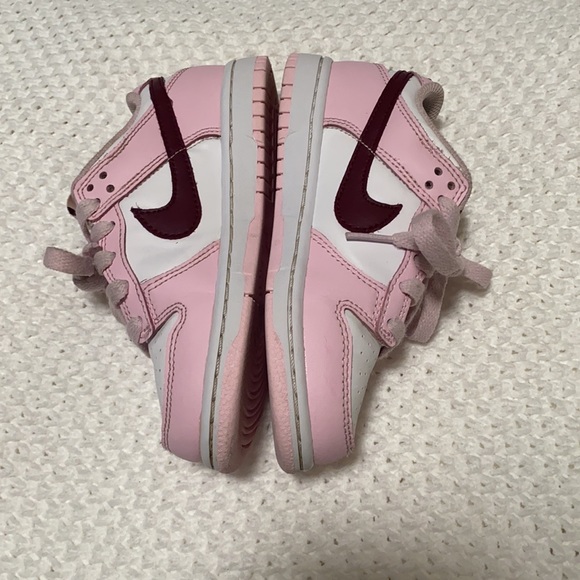 White and pink dunks - Picture 3 of 3